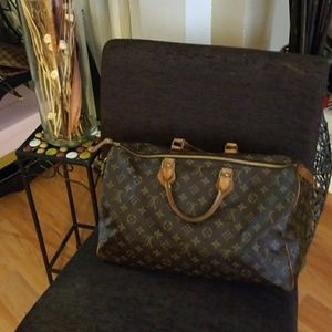 Louis Vuitton Brown Monogram Speedy 40 Satchel.